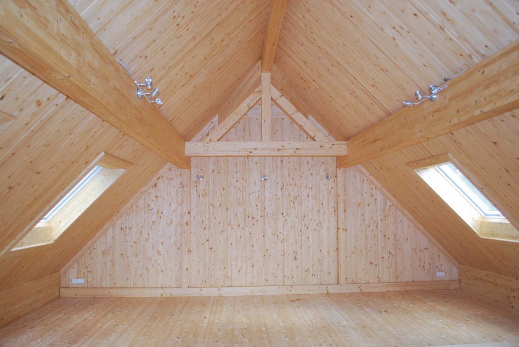 dach zbudowany z drewna klejonego HBE